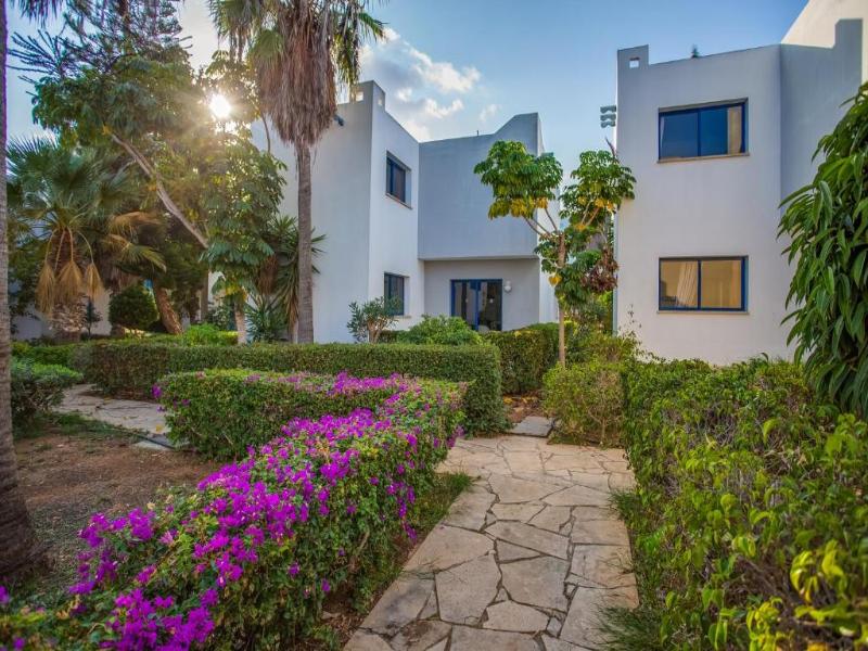 Marismare Apartments image