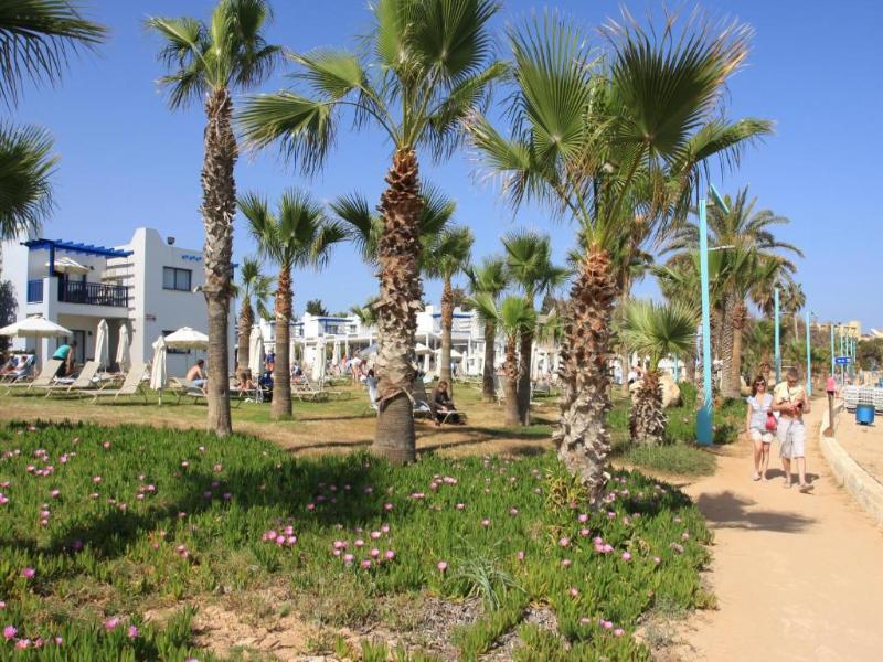 Marismare Apartments image