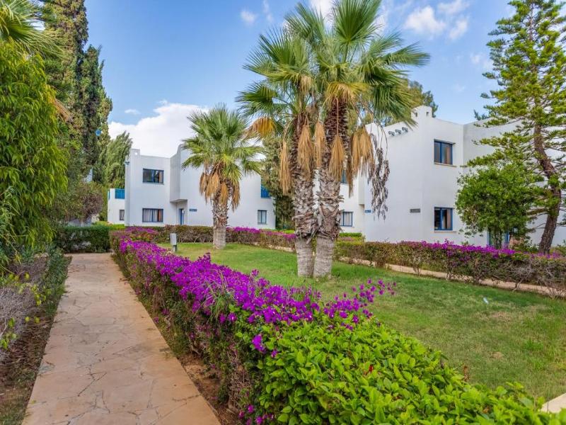Marismare Apartments image