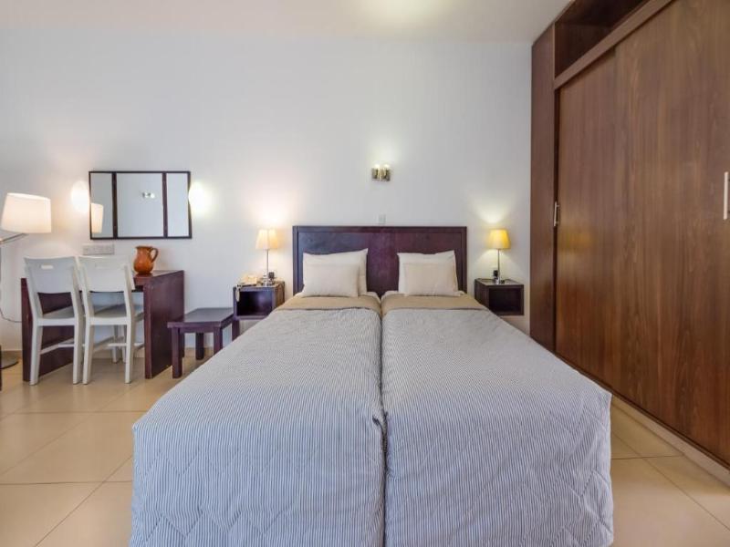 Marismare Apartments image