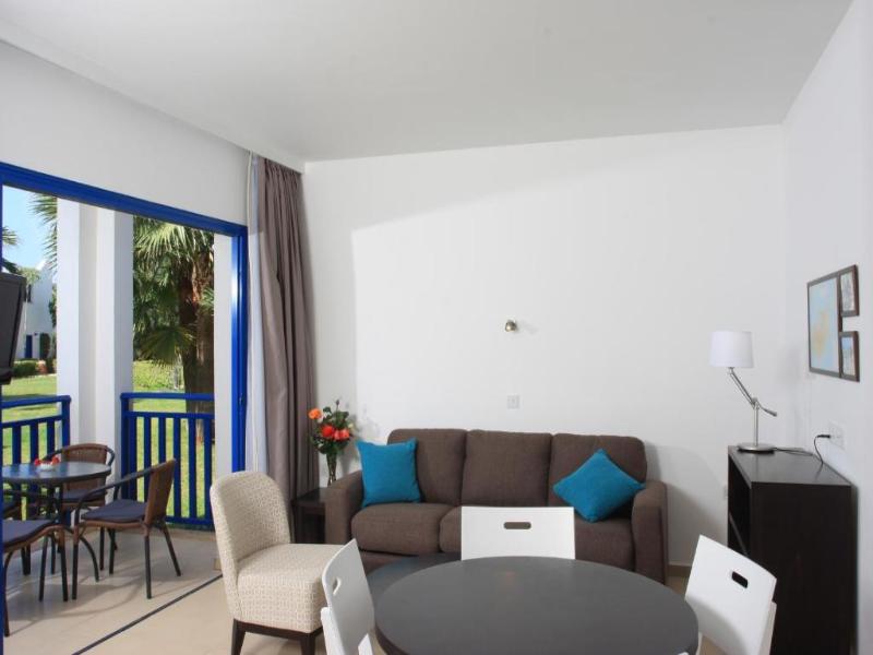 Marismare Apartments image