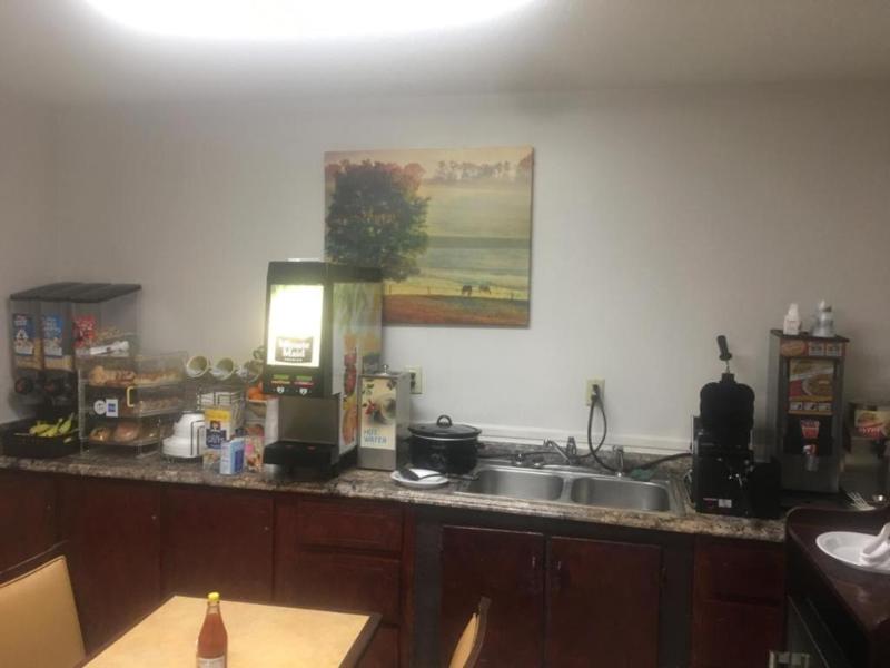 Loyalty Inn Hawkinsville — restaurant