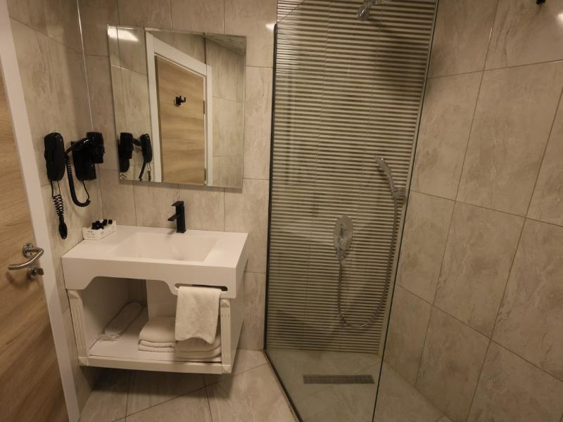 Midis Otel image