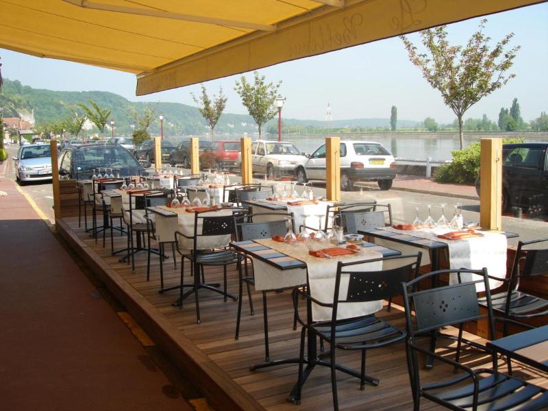 Logis Hotel Les Cepages image