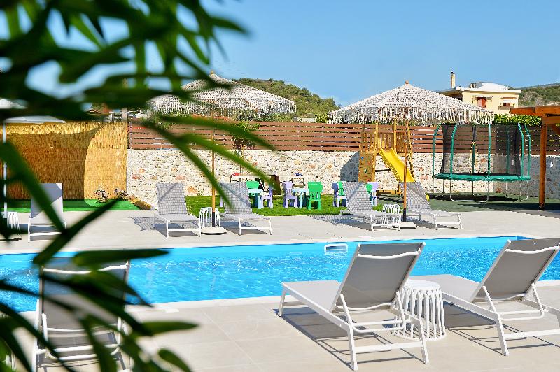 ID Holiday Living image
