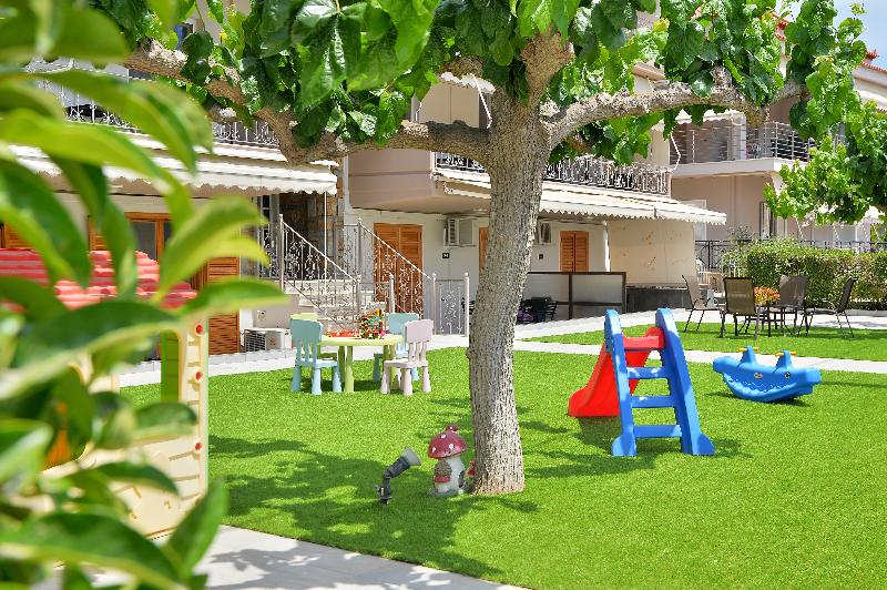 ID Holiday Living image