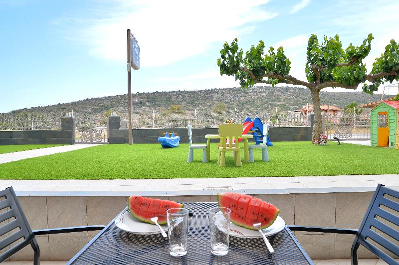 ID Holiday Living image
