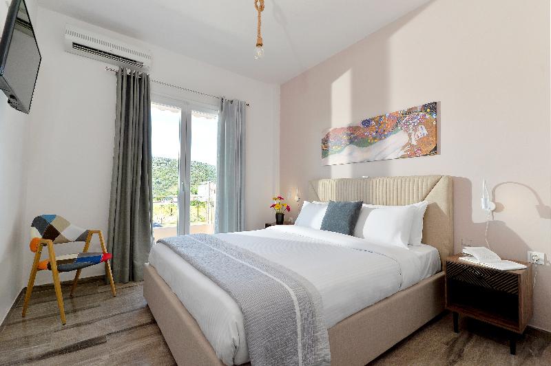 ID Holiday Living image