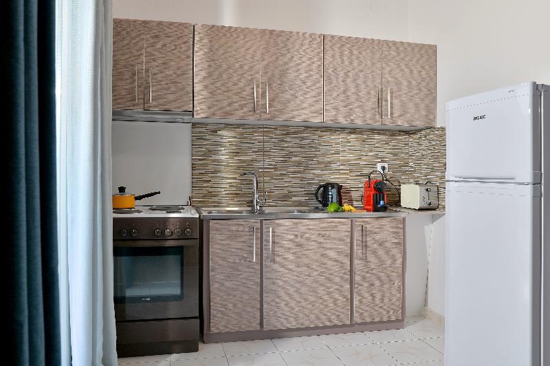 ID Holiday Living image