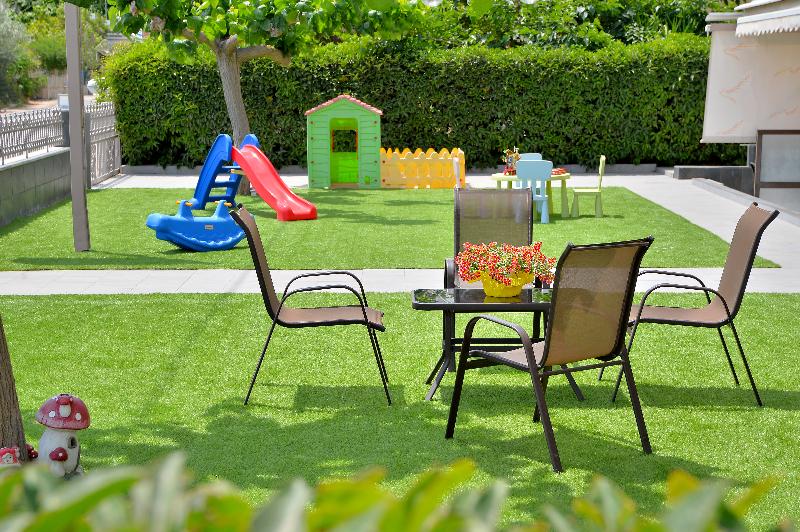 ID Holiday Living image