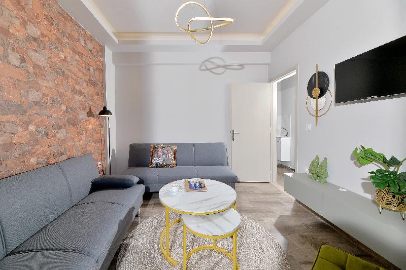 ID Holiday Living image