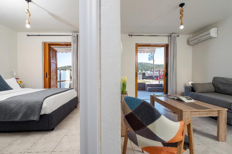 ID Holiday Living image