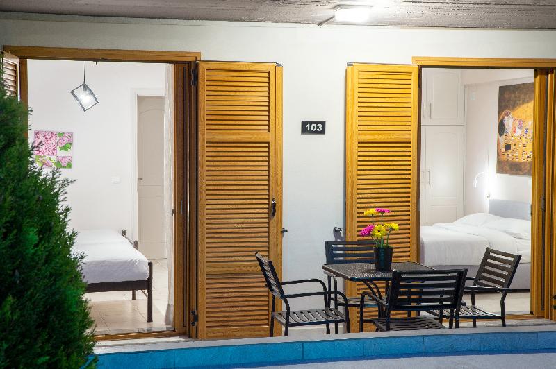 ID Holiday Living image
