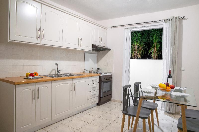 ID Holiday Living image