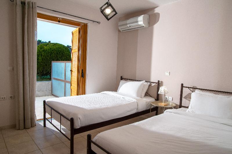 ID Holiday Living image