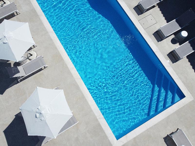 ID Holiday Living image