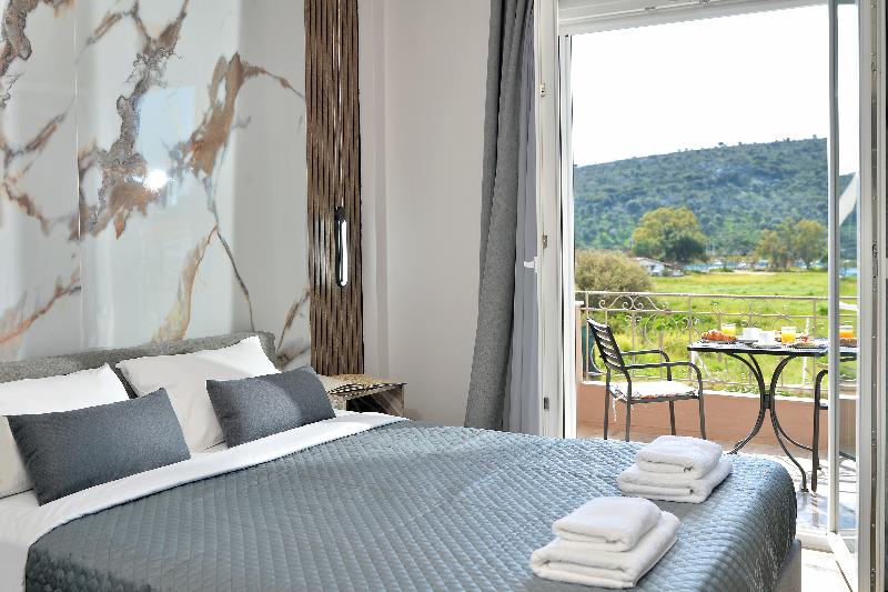 ID Holiday Living image