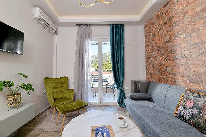 ID Holiday Living image
