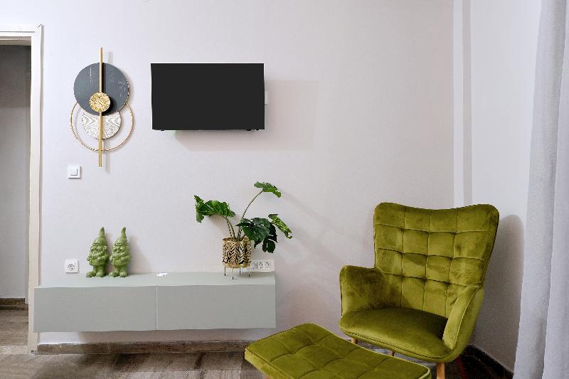 ID Holiday Living image