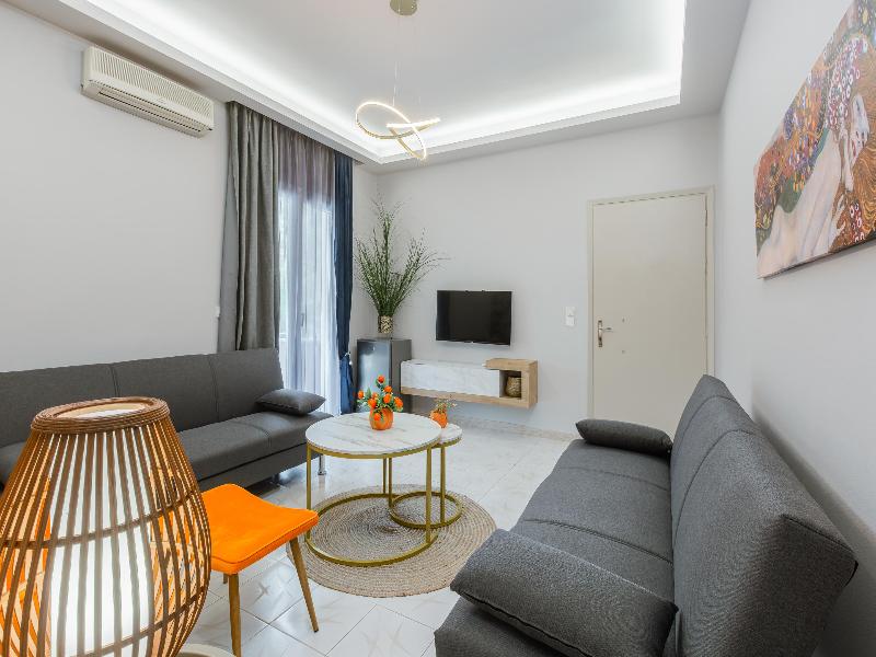 ID Holiday Living image