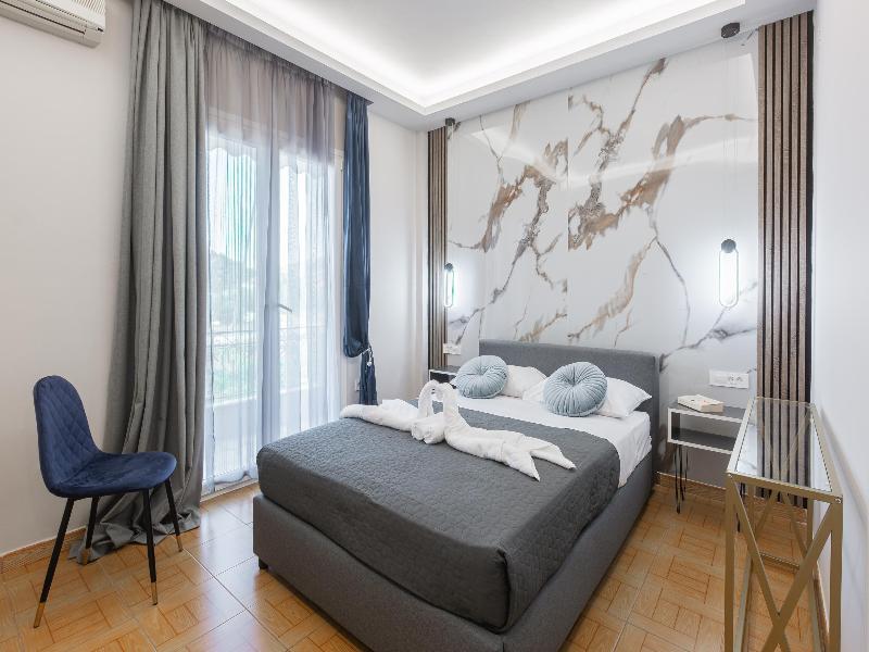 ID Holiday Living image