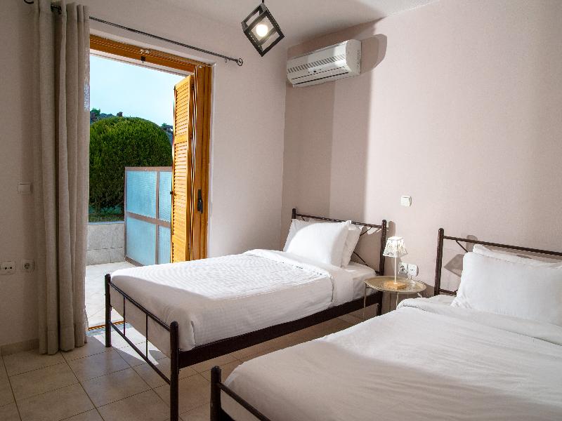 ID Holiday Living image