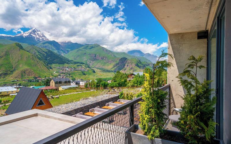 Step Inn Kazbegi image