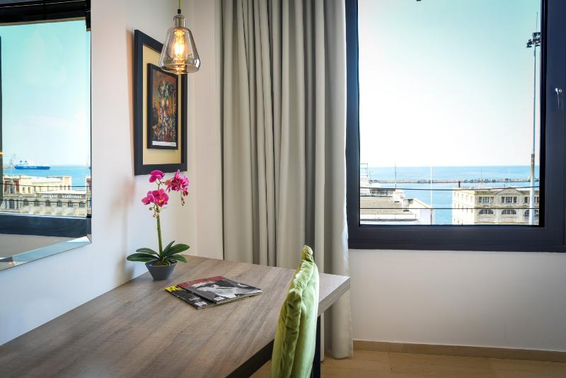 Sea And The City - Image 8