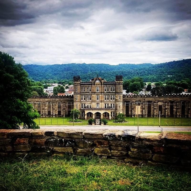 Holiday Inn Express & Suites Moundsville image