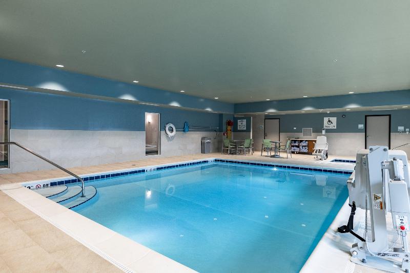Holiday Inn Express & Suites Moundsville image
