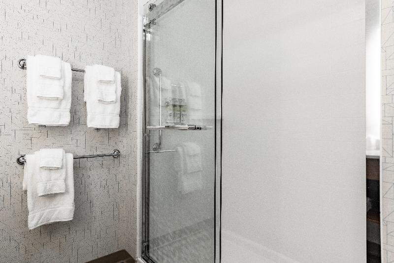 Holiday Inn Express & Suites Moundsville image