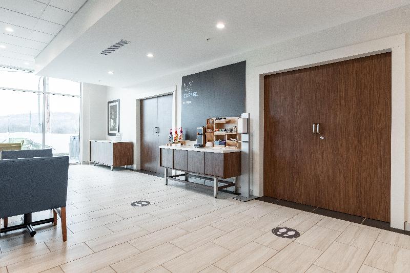 Holiday Inn Express & Suites Moundsville image