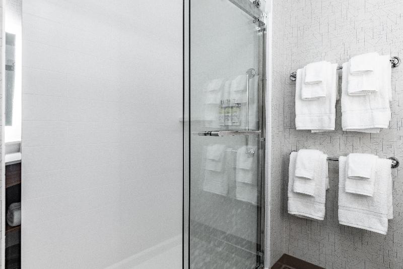 Holiday Inn Express & Suites Moundsville image