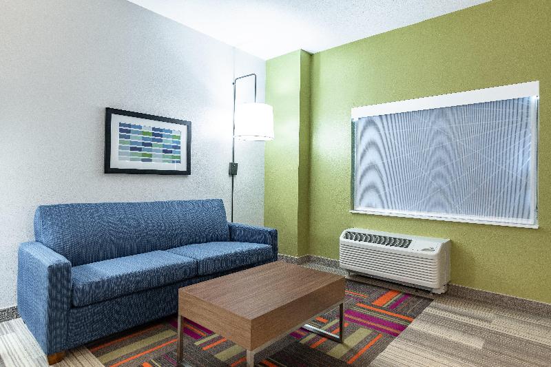 Holiday Inn Express & Suites Moundsville image