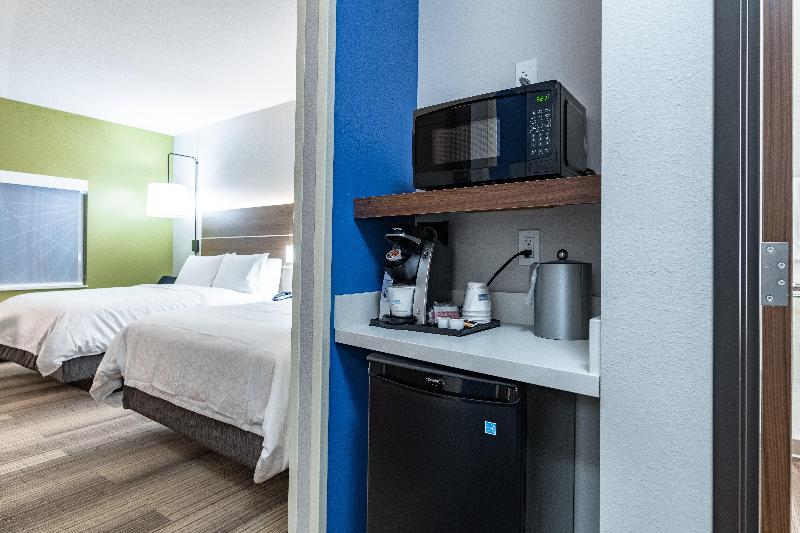 Holiday Inn Express & Suites Moundsville image