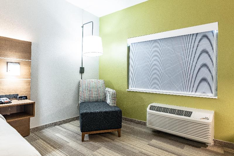 Holiday Inn Express & Suites Moundsville image
