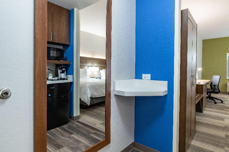 Holiday Inn Express & Suites Moundsville image