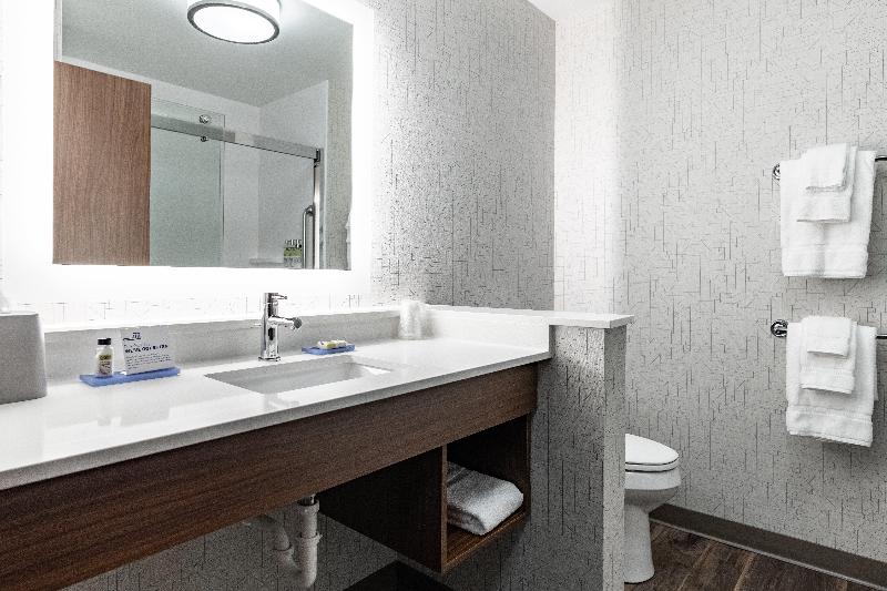 Holiday Inn Express & Suites Moundsville image