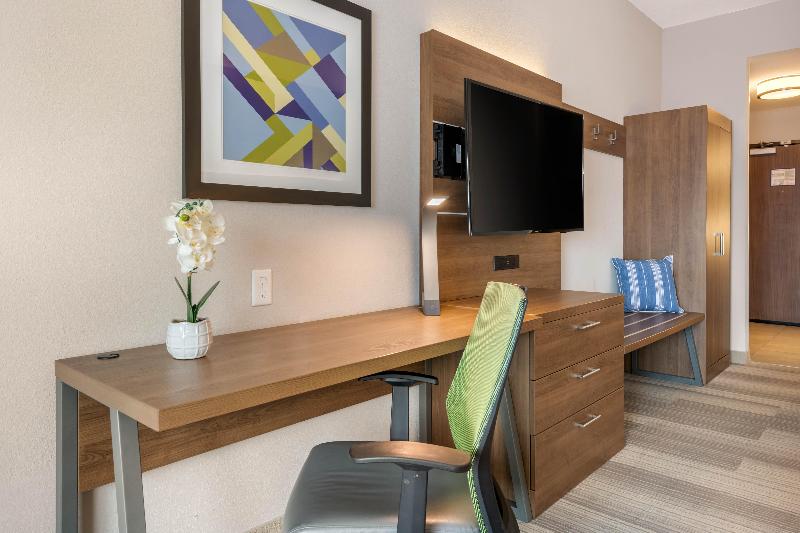 Holiday Inn Express & Suites Moundsville image