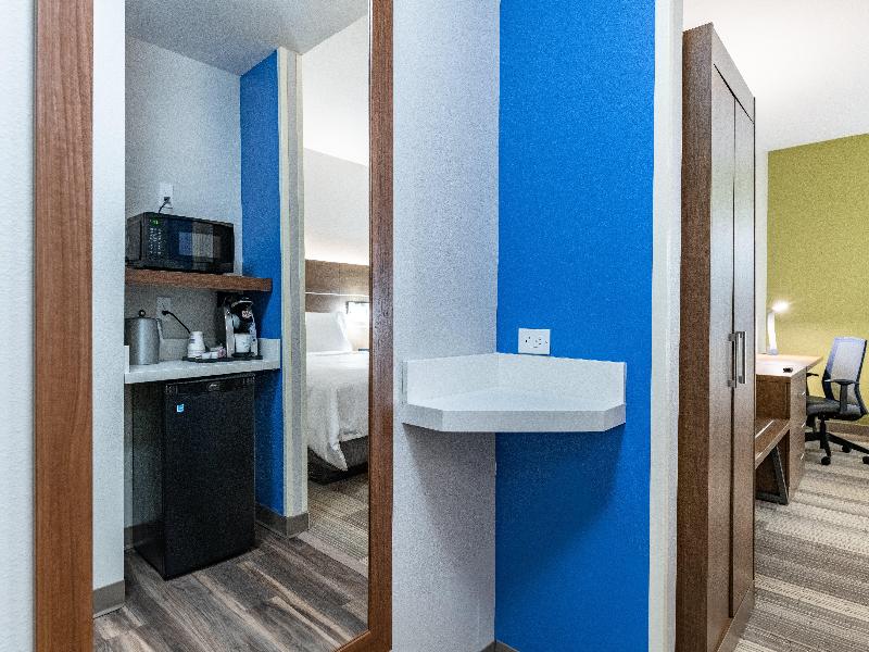 Holiday Inn Express & Suites Moundsville image