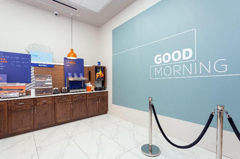 Holiday Inn Express New Rochelle image