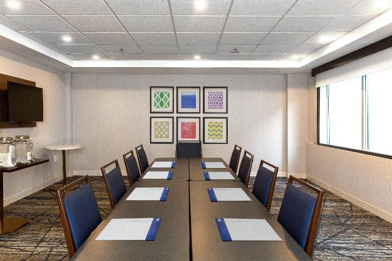 Holiday Inn Express New Rochelle image