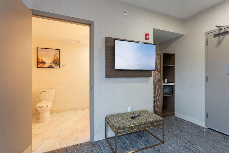 Holiday Inn Express New Rochelle image