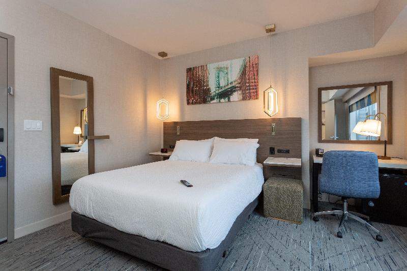 Holiday Inn Express New Rochelle image