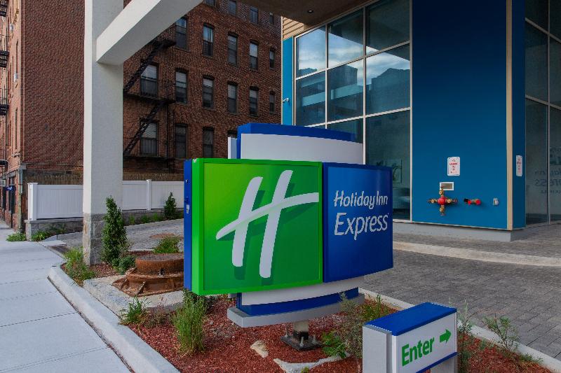 Holiday Inn Express New Rochelle image