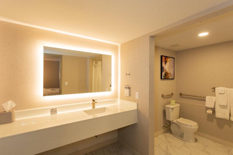 Holiday Inn Express New Rochelle image
