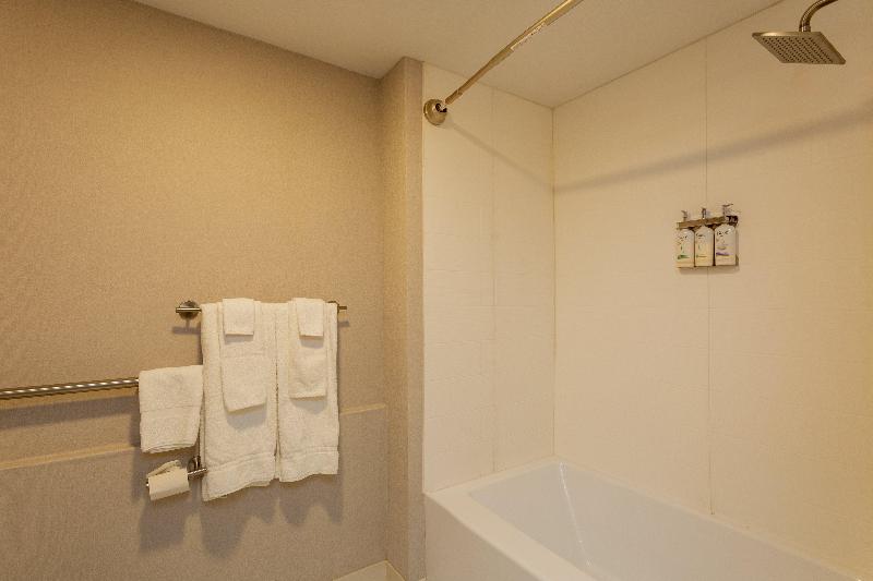 Holiday Inn Express New Rochelle image
