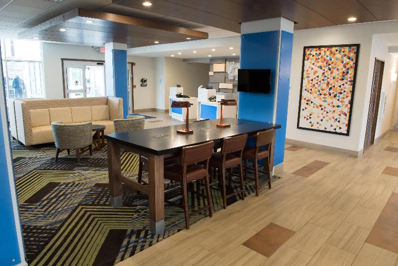 Holiday Inn Express And Suites Warsaw E Center image