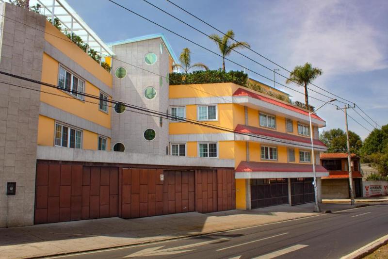 La Casa Del Reloj image
