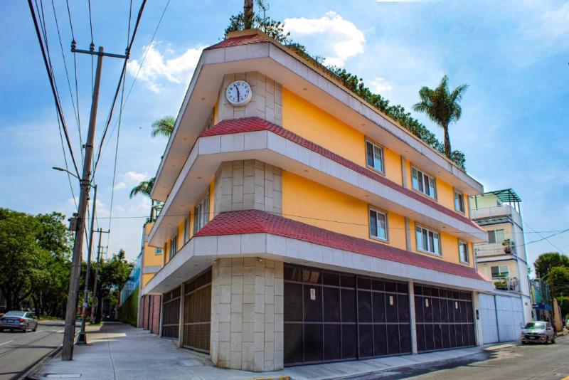 La Casa Del Reloj image